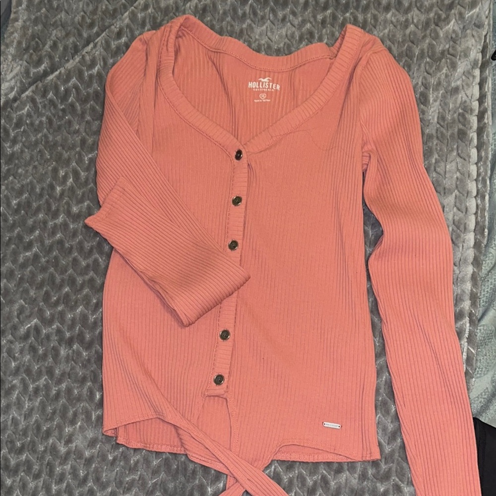 Hollister Women's Pink Ribbed Button-Up Top